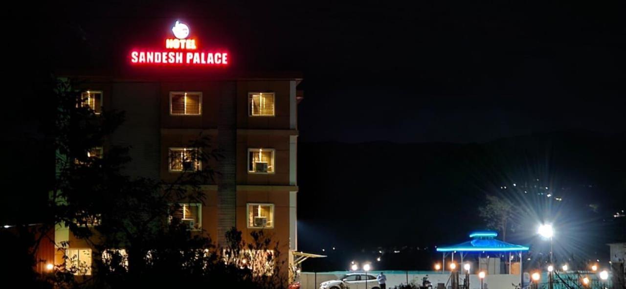 Hotel Sandesh Palace โลนาวาลา ภายนอก รูปภาพ